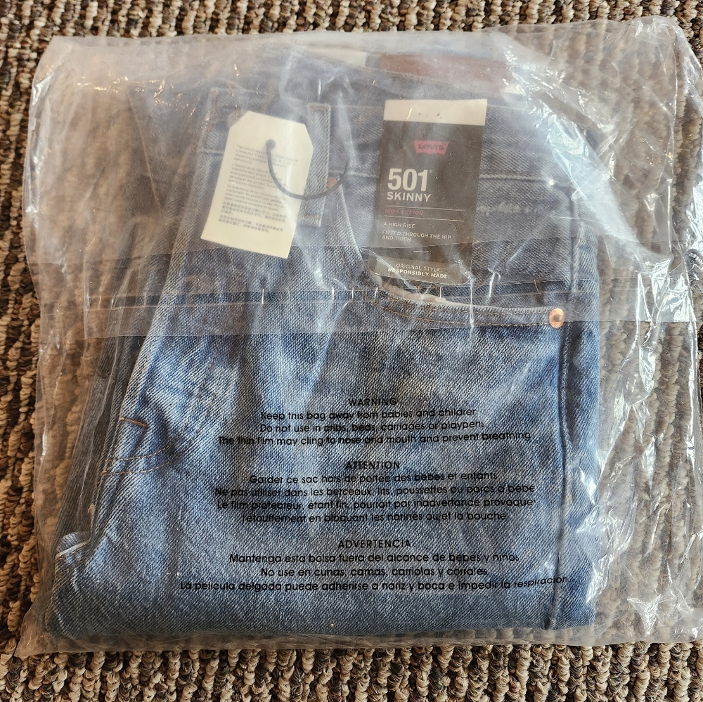 Nwt womens Skinny We Talk 501 jeans 25x28